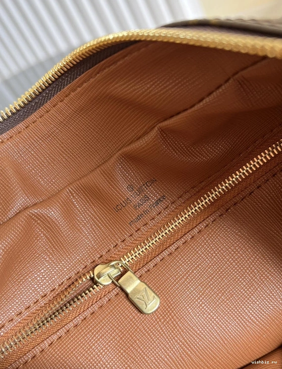 WIS BOULOGNE LOUIS VUITTON 1101